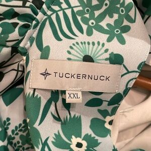 Classic Tuckernuck Faye Bouse! Adorable print! Ruffle at neck and bow in back
